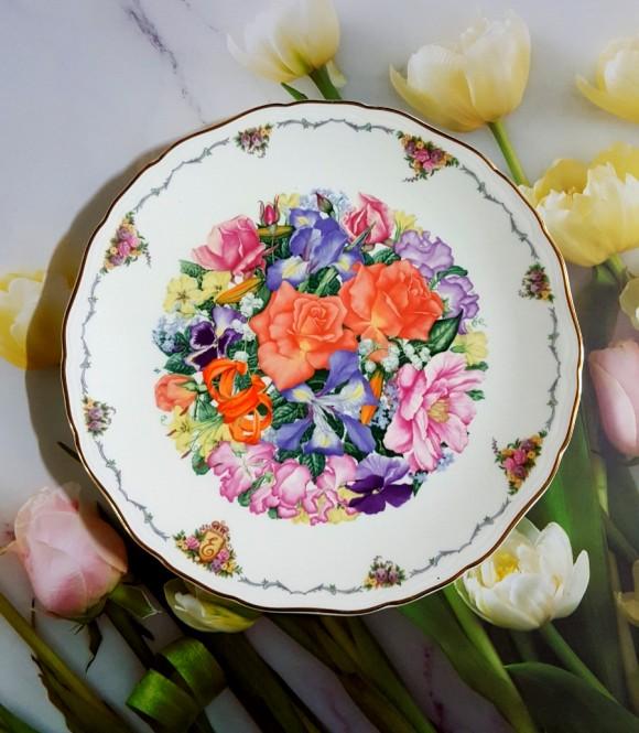 Vintage decorative plate Finale 27cm
Vintage decorative plate Finale 27cm