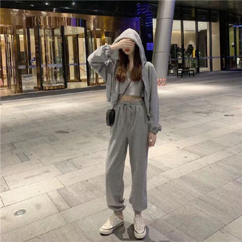 Шикарный женский спортивный костюм-тройка: Толстовка с капюшоном, однотонная, в корейском стиле, повседневная для весны и осени Small
Шикарный женский спортивный костюм-тройка: Толстовка с капюшоном, однотонная, в корейском стиле, повседневная для весны и осени Small