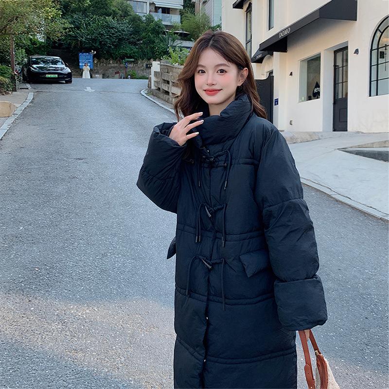 Зимой Новое женское длинное стеганое пальто до колена приталенного силуэта с застежкой на роговые пуговицы, студенческое. XL чёрный
Зимой Новое женское длинное стеганое пальто до колена приталенного силуэта с застежкой на роговые пуговицы, студенческое. XL чёрный