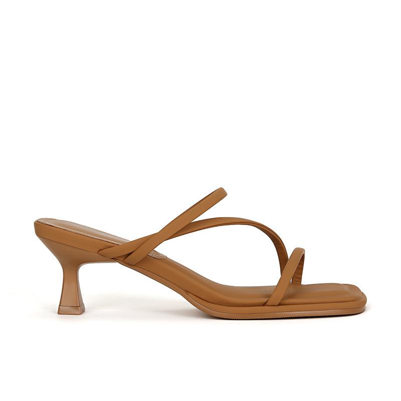 Sheepskin~ Su Yinyin has the same minimalist temperament, square head, thin strap, kitten and cool slippers, and women wear slippers and high heels. 34
Sheepskin~ Su Yinyin has the same minimalist temperament, square head, thin strap, kitten and cool slippers, and women wear slippers and high heels. 34