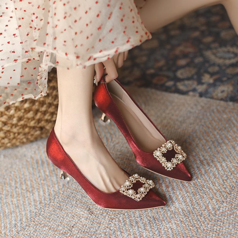 -1 wedding shoes Xiuhe wedding dress two wear bride not tired feet red high heels women s thin heels pointed bridesmaids single shoes 33
-1 wedding shoes Xiuhe wedding dress two wear bride not tired feet red high heels women s thin heels pointed bridesmaids single shoes 33