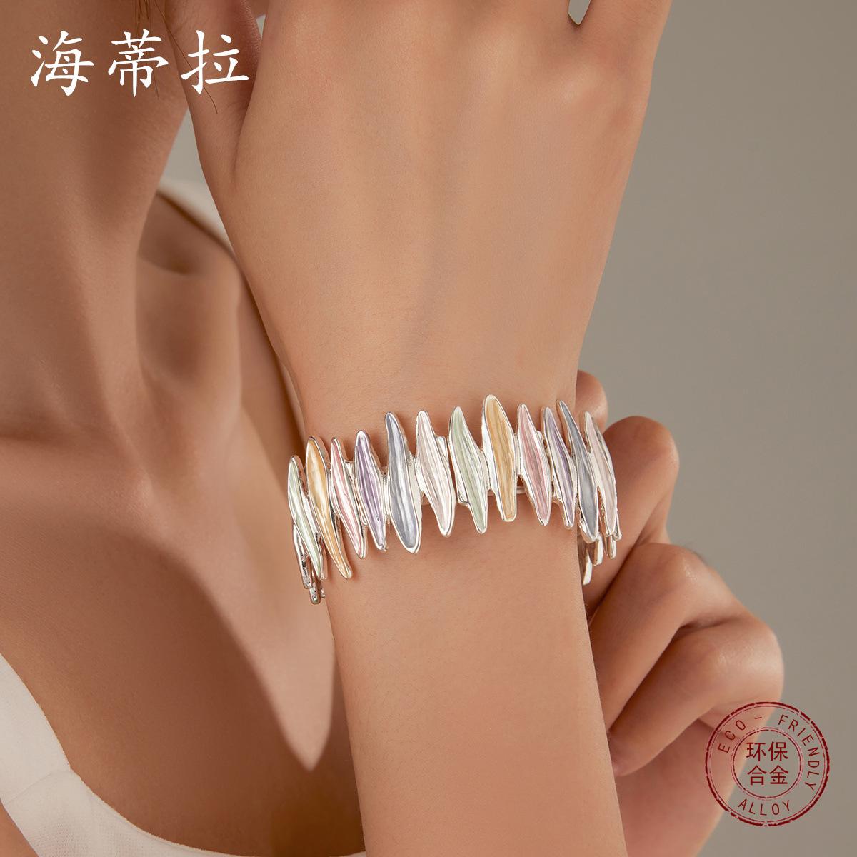 Color painted oil geometric line elastic bracelet, fashionable personalized women s striped alloy bracelet
Color painted oil geometric line elastic bracelet, fashionable personalized women s striped alloy bracelet