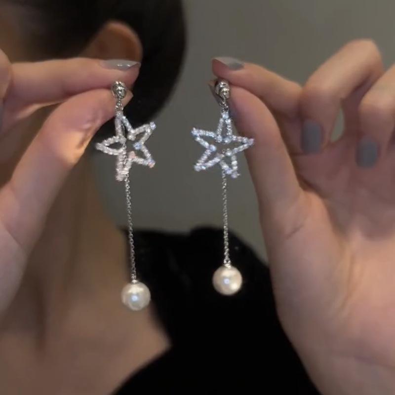 Silver needle super flash exquisite full diamond pentagram earrings women, temperament long fringed earrings earrings
Silver needle super flash exquisite full diamond pentagram earrings women, temperament long fringed earrings earrings