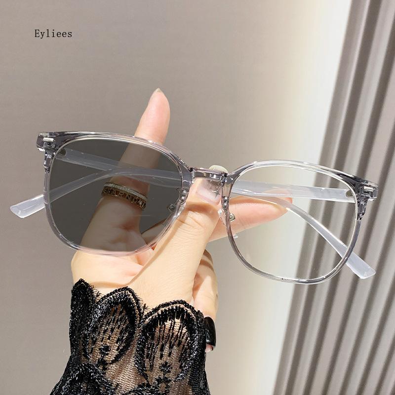 Men Women Photochromic Myopia Glasses Unisex Ultralight Round Near Sight Eyeglasses Vintage Vintage Outdoor Intelligent Sunglasses -2.5
Men Women Photochromic Myopia Glasses Unisex Ultralight Round Near Sight Eyeglasses Vintage Vintage Outdoor Intelligent Sunglasses -2.5