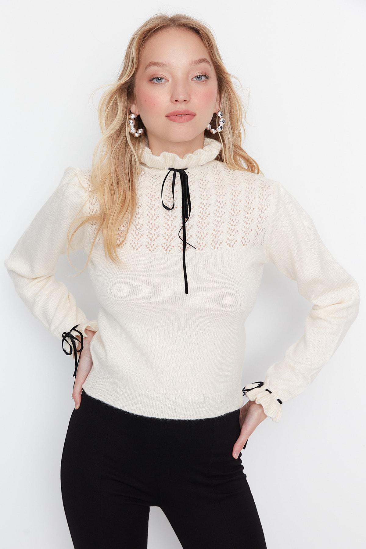 Свитер из мягкого фактурного трикотажа цвета экрю с ажуром/перфорацией TWOAW21KZ2355..
Свитер из мягкого фактурного трикотажа цвета экрю с ажуром/перфорацией TWOAW21KZ2355..