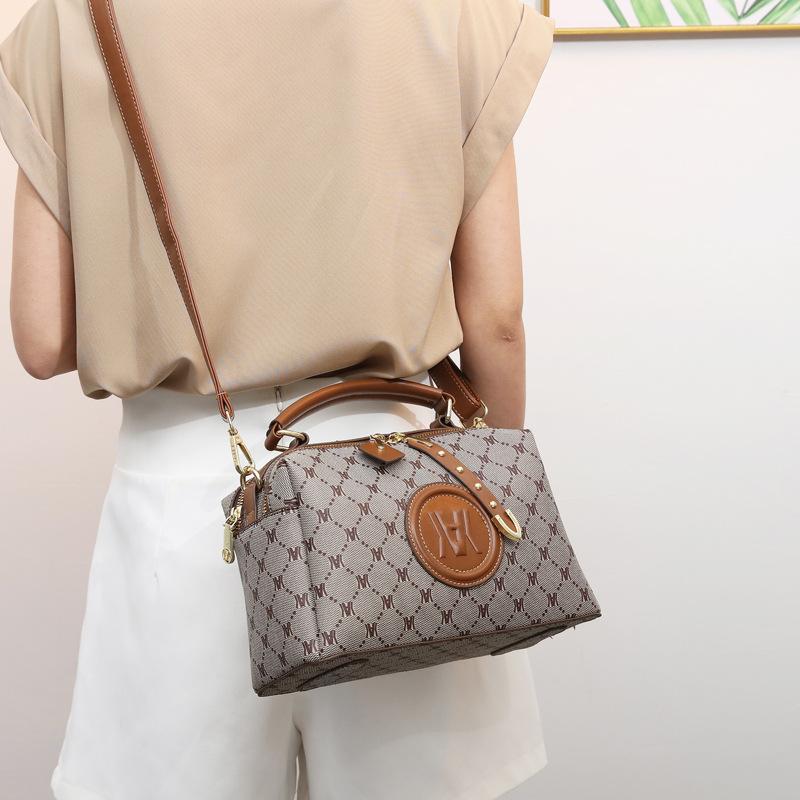 Bag 2025 New European and American Retro Versatile Large Capacity One Shoulder Crossbody Handbag Women
Bag 2025 New European and American Retro Versatile Large Capacity One Shoulder Crossbody Handbag Women