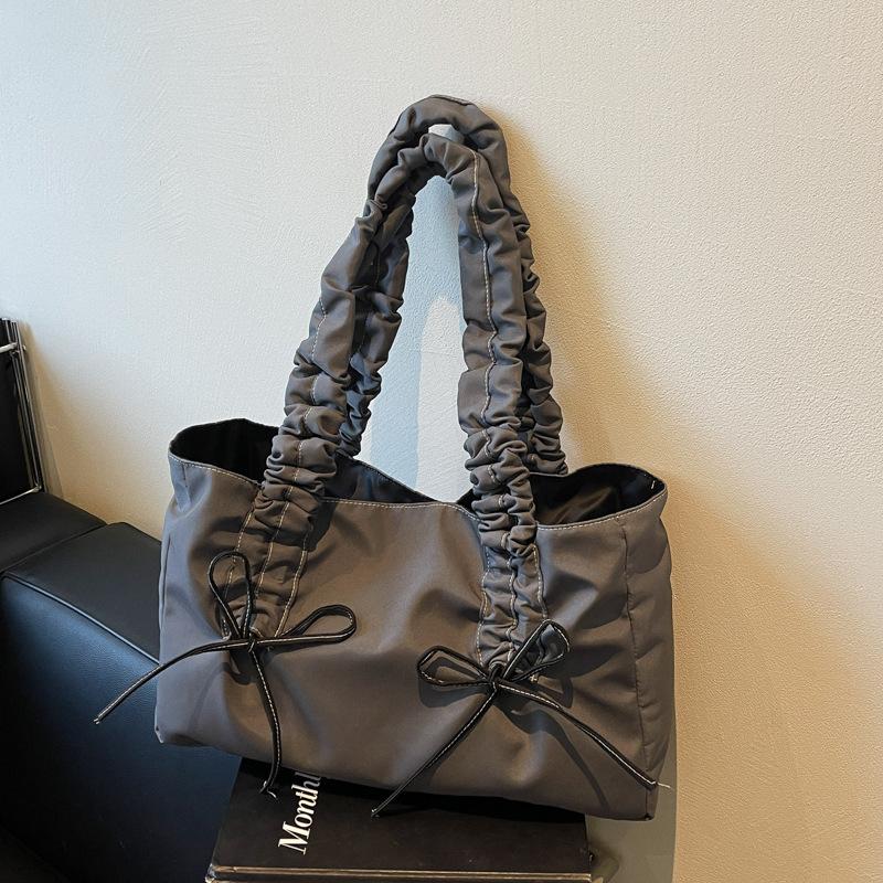 Han Suxi s same pleated bow bag, women s 2025 new tote bag, large-capacity canvas bag, messenger bag. серый
Han Suxi s same pleated bow bag, women s 2025 new tote bag, large-capacity canvas bag, messenger bag. серый