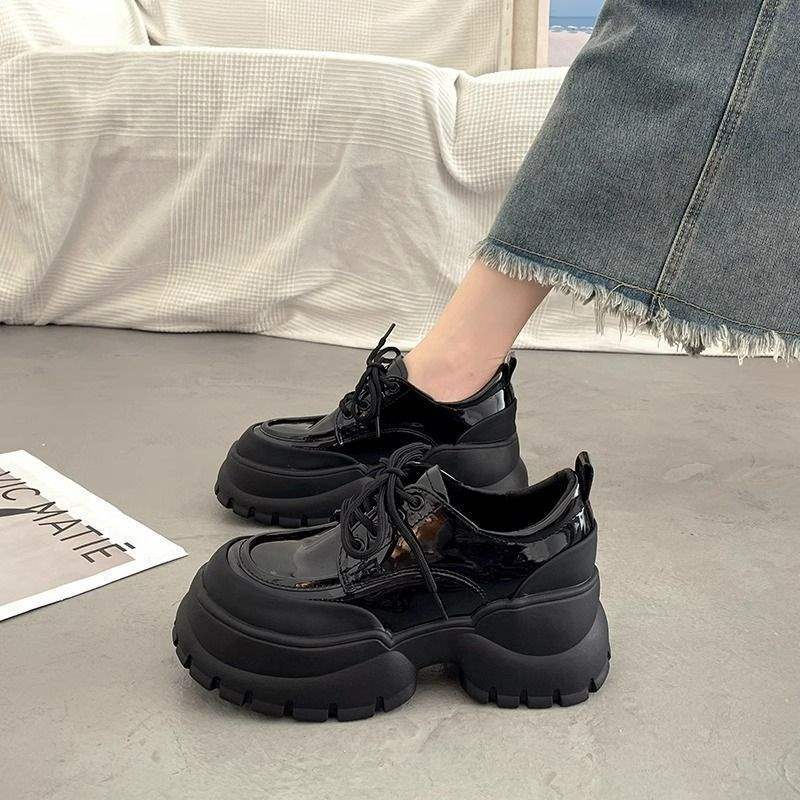 British style platform heightening small leather shoes women s autumn and winter velvet warm single shoes 2025 new French muffin loafers 40
British style platform heightening small leather shoes women s autumn and winter velvet warm single shoes 2025 new French muffin loafers 40