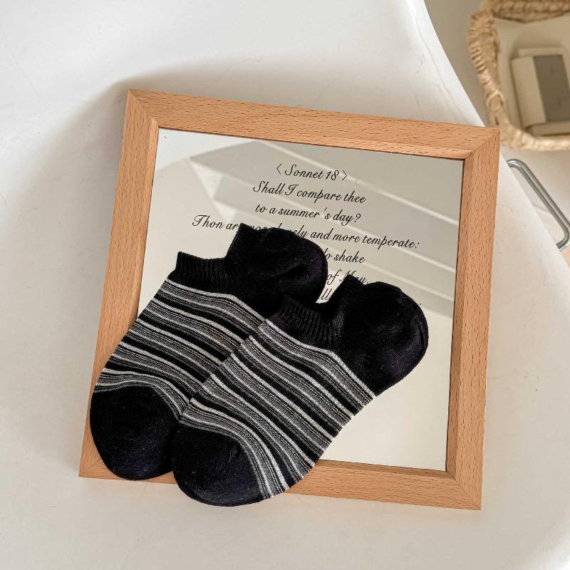 Shallow-cut Invisible Socks - Versatile Boat Socks Made of Pure Cotton, with Anti-slip Properties and Non-slip Soles, Featuring Striped Designs. 1 pair чорний
Shallow-cut Invisible Socks - Versatile Boat Socks Made of Pure Cotton, with Anti-slip Properties and Non-slip Soles, Featuring Striped Designs. 1 pair чорний