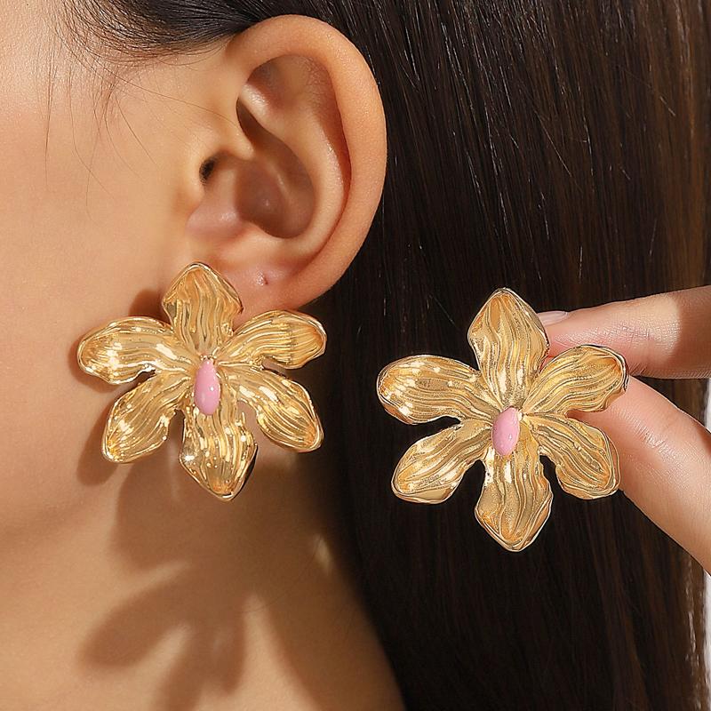 Vintage Metal Big Flower Shaped Stud Earrings for Women Exaggerated Gold Color Floral Statement Earrings Holiday Zircon
Vintage Metal Big Flower Shaped Stud Earrings for Women Exaggerated Gold Color Floral Statement Earrings Holiday Zircon