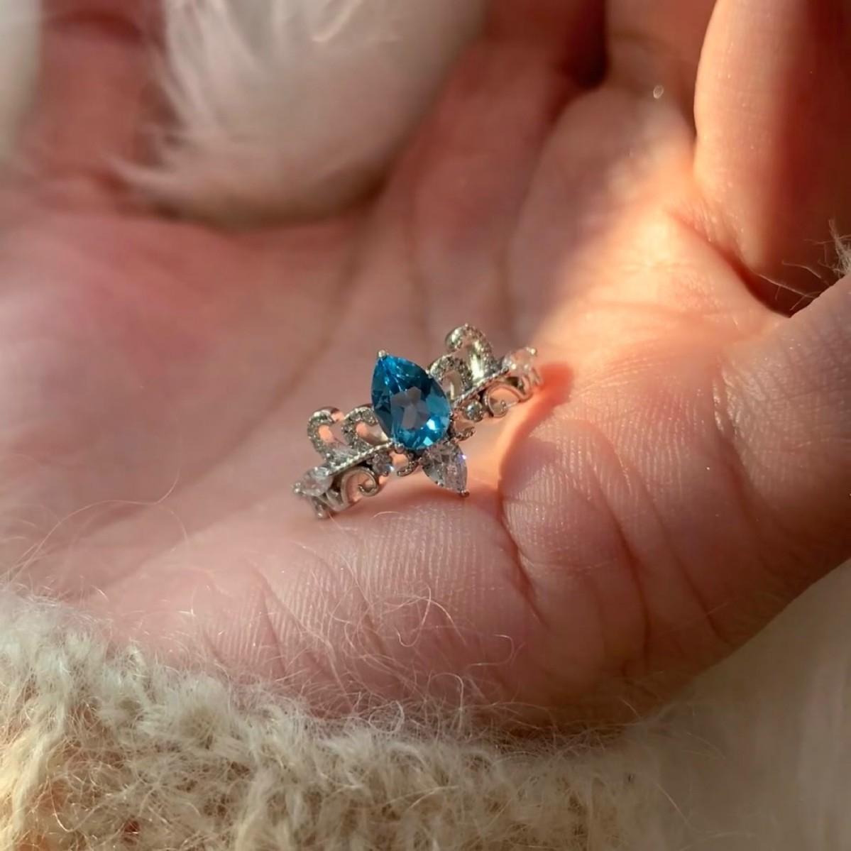 silver 925 Blue gemstone exquisite droplet crown Ring light luxury retro rings for women wedding engagement jewelry gift resizable серебряный
silver 925 Blue gemstone exquisite droplet crown Ring light luxury retro rings for women wedding engagement jewelry gift resizable серебряный