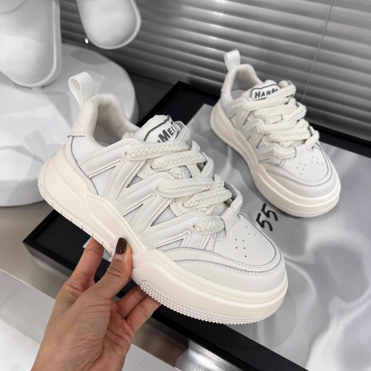 Модные высококачественные серебряные туфли с толстой подошвой для женщин 2025 года, весна-лето, новые удобные легкие спортивные туфли с низким верхом 40 белый
Модные высококачественные серебряные туфли с толстой подошвой для женщин 2025 года, весна-лето, новые удобные легкие спортивные туфли с низким верхом 40 белый