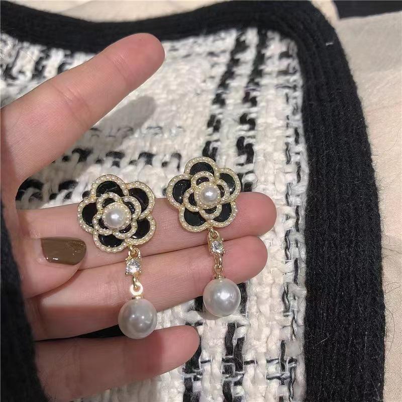 Classic Elegant Simulated Pearl Tassel Petal Long Dangle Earrings For Women Fashion Water Drop Earring Party Jewelry
Classic Elegant Simulated Pearl Tassel Petal Long Dangle Earrings For Women Fashion Water Drop Earring Party Jewelry