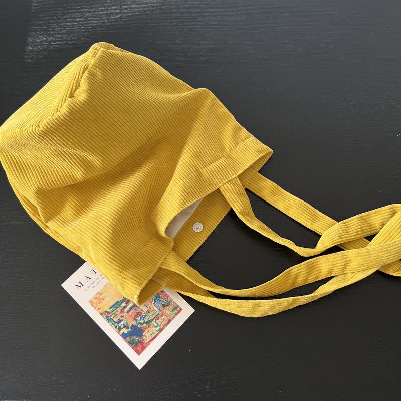 Autumn and winter new bright yellow corduroy cylinder bag shoulder bag niche design large capacity three-dimensional bucket bag women s bag
Autumn and winter new bright yellow corduroy cylinder bag shoulder bag niche design large capacity three-dimensional bucket bag women s bag