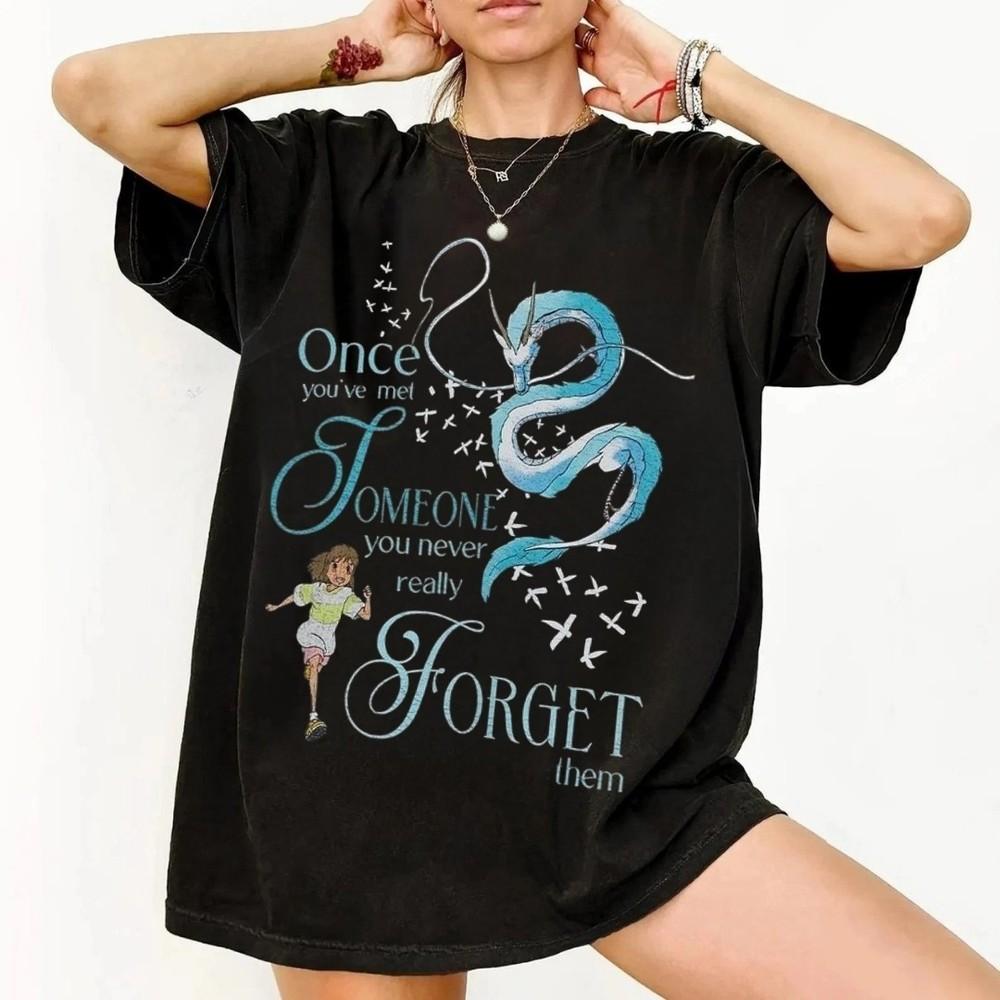 Футболка с цитатой из «Унесенных призраками» студии Ghibli с Хаку и Тихиро, футболка с Хаку, футболка с Тихиро M
Футболка с цитатой из «Унесенных призраками» студии Ghibli с Хаку и Тихиро, футболка с Хаку, футболка с Тихиро M