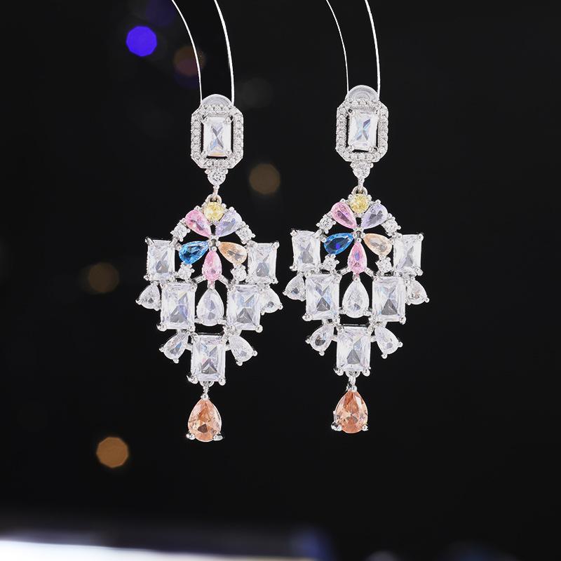 Women s Light Luxury Design Elegant Inlaid Zircon Long Tassel Earrings Fashionable And Versatile Niche Design Earrings
Women s Light Luxury Design Elegant Inlaid Zircon Long Tassel Earrings Fashionable And Versatile Niche Design Earrings