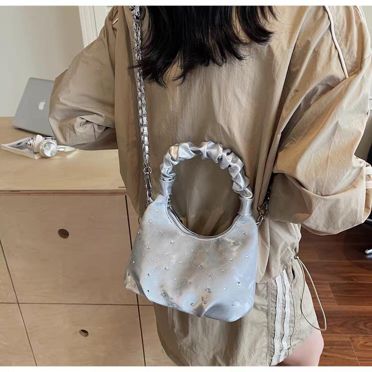 Niche Design Bag Women s Super Hot Chain Cross-body Casual Diamond-encrusted Pleated Dumpling 20x11x15 срібний
Niche Design Bag Women s Super Hot Chain Cross-body Casual Diamond-encrusted Pleated Dumpling 20x11x15 срібний