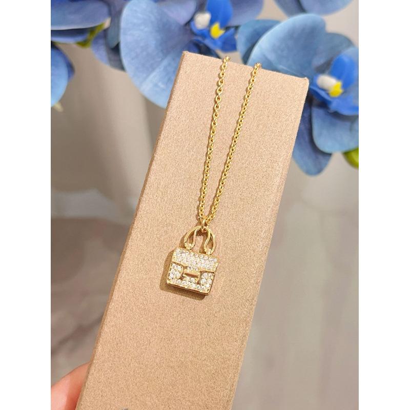 High Version Full Diamond H Letter Bag Necklace Women S 18K Gold Electroplating Light Luxury Versatile Collarbone Chain Exquisite
High Version Full Diamond H Letter Bag Necklace Women S 18K Gold Electroplating Light Luxury Versatile Collarbone Chain Exquisite