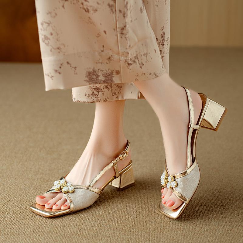 Medium skirt open-toed sandals women s head back strap comfortable low-heeled women s shoes 35 зелёный
Medium skirt open-toed sandals women s head back strap comfortable low-heeled women s shoes 35 зелёный