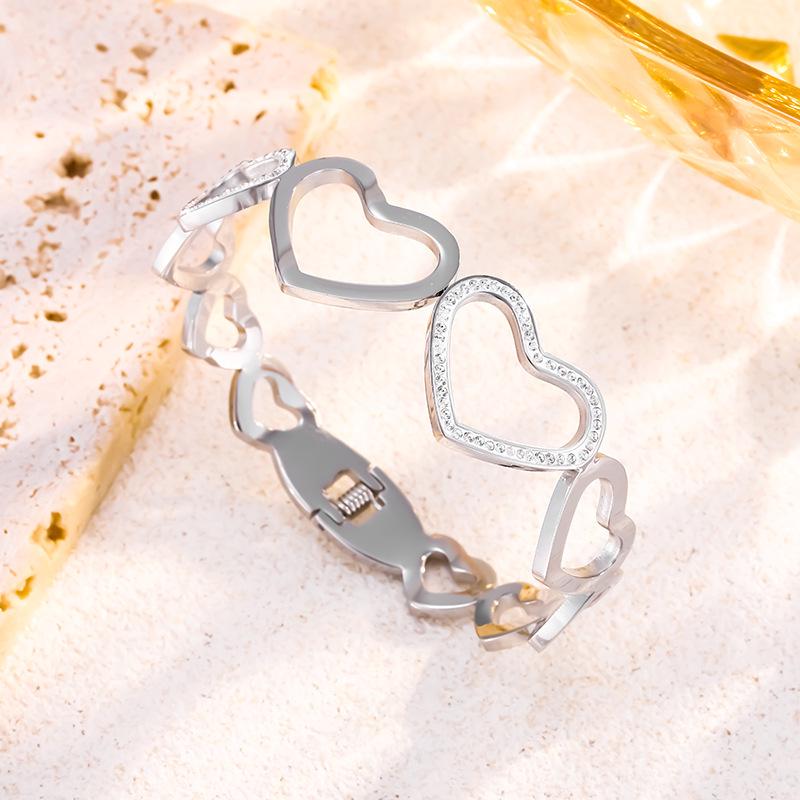 Европейский и американский полый браслет-пружина в форме сердца - Титановая сталь, Не выцветающее розовое золото, Модные украшения для женщин