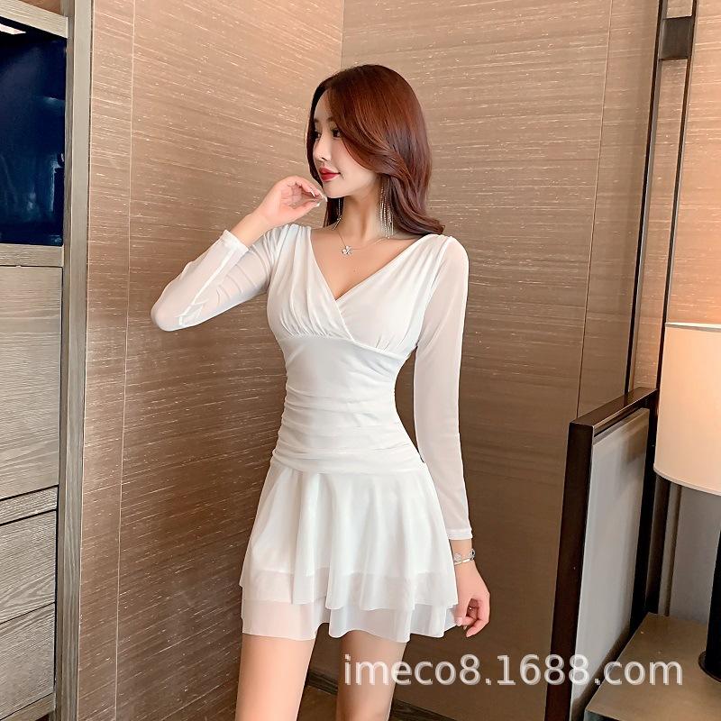 2 Early autumn new slim and thin nightclub work clothing sexy mesh bottoming long-sleeved big swing dress S белый
2 Early autumn new slim and thin nightclub work clothing sexy mesh bottoming long-sleeved big swing dress S белый