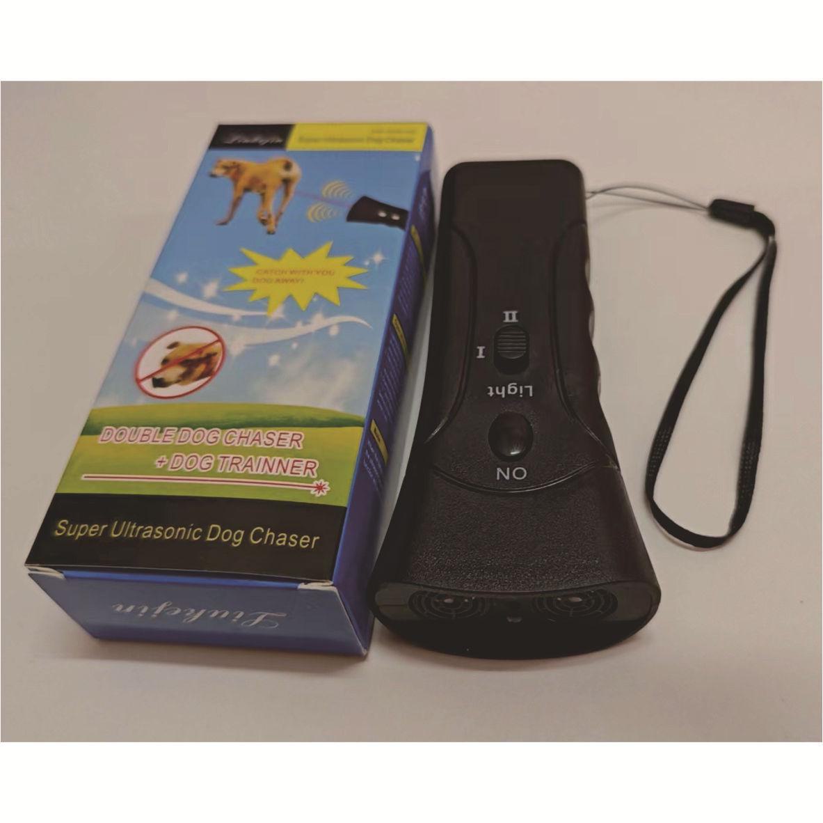 Портативний подвійний світлодіодний ліхтарик для відлякування собак і пристрій для контролю гавкоту Without battery, Double-head dog repeller
Портативний подвійний світлодіодний ліхтарик для відлякування собак і пристрій для контролю гавкоту Without battery, Double-head dog repeller