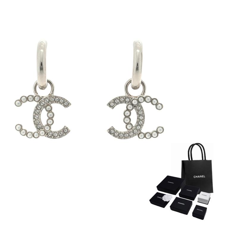 CHANEL logo design crystal metal earrings women s silver срібний
CHANEL logo design crystal metal earrings women s silver срібний
