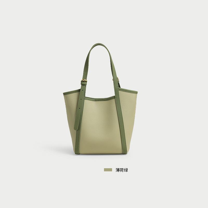 Новая сумка для поездок на работу, нишевая кожаная сумка-тоут, маленькая, свежая, портативная сумка-ведро, сумка через плечо, сумка под мышку 18*10*22
Новая сумка для поездок на работу, нишевая кожаная сумка-тоут, маленькая, свежая, портативная сумка-ведро, сумка через плечо, сумка под мышку 18*10*22