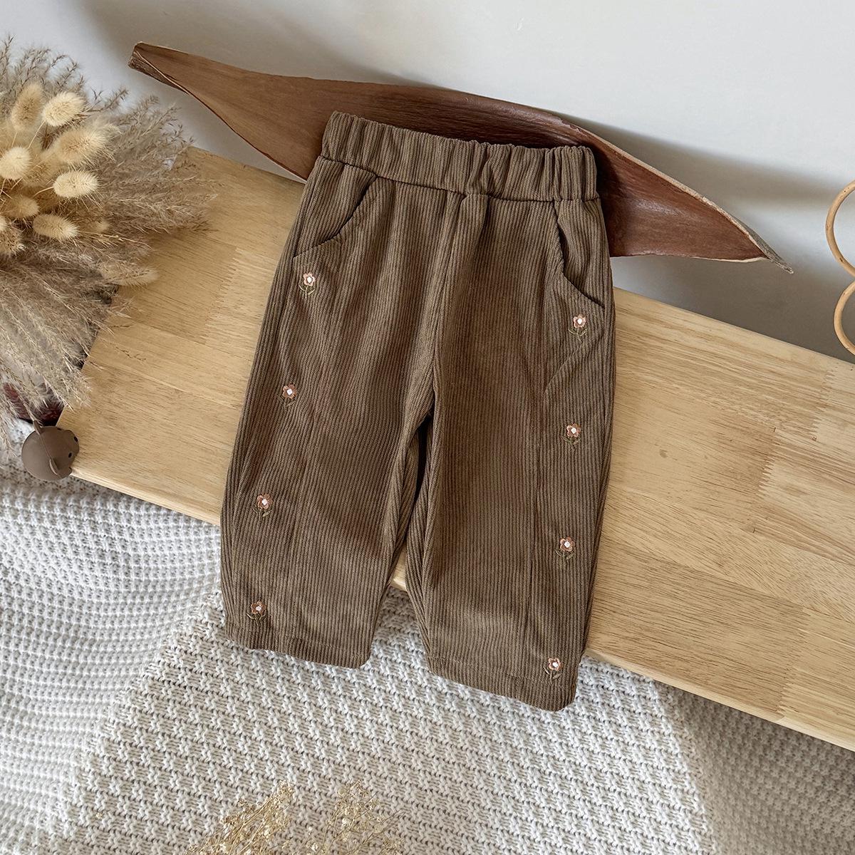 Korean Style Floral Embroidered Corduroy Pants for Girls - High-Waisted, Loose, Casual Fit for Autumn/Winter 6-9 Months кавовий
Korean Style Floral Embroidered Corduroy Pants for Girls - High-Waisted, Loose, Casual Fit for Autumn/Winter 6-9 Months кавовий