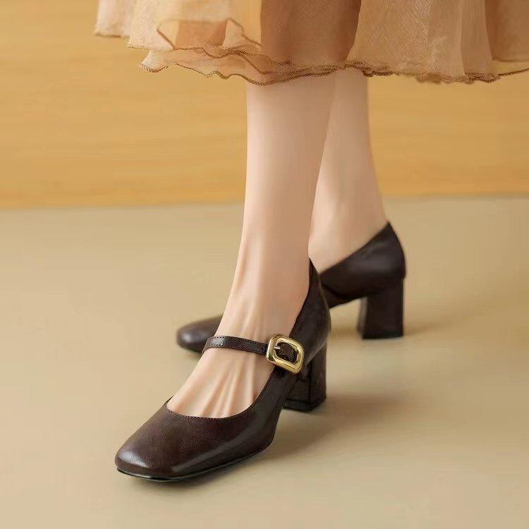 Square head Mary Jane women s shoes 2024 spring new light mouth thick heel gentle fairy style high heel single shoes women s small leather shoes 35 чёрный
Square head Mary Jane women s shoes 2024 spring new light mouth thick heel gentle fairy style high heel single shoes women s small leather shoes 35 чёрный