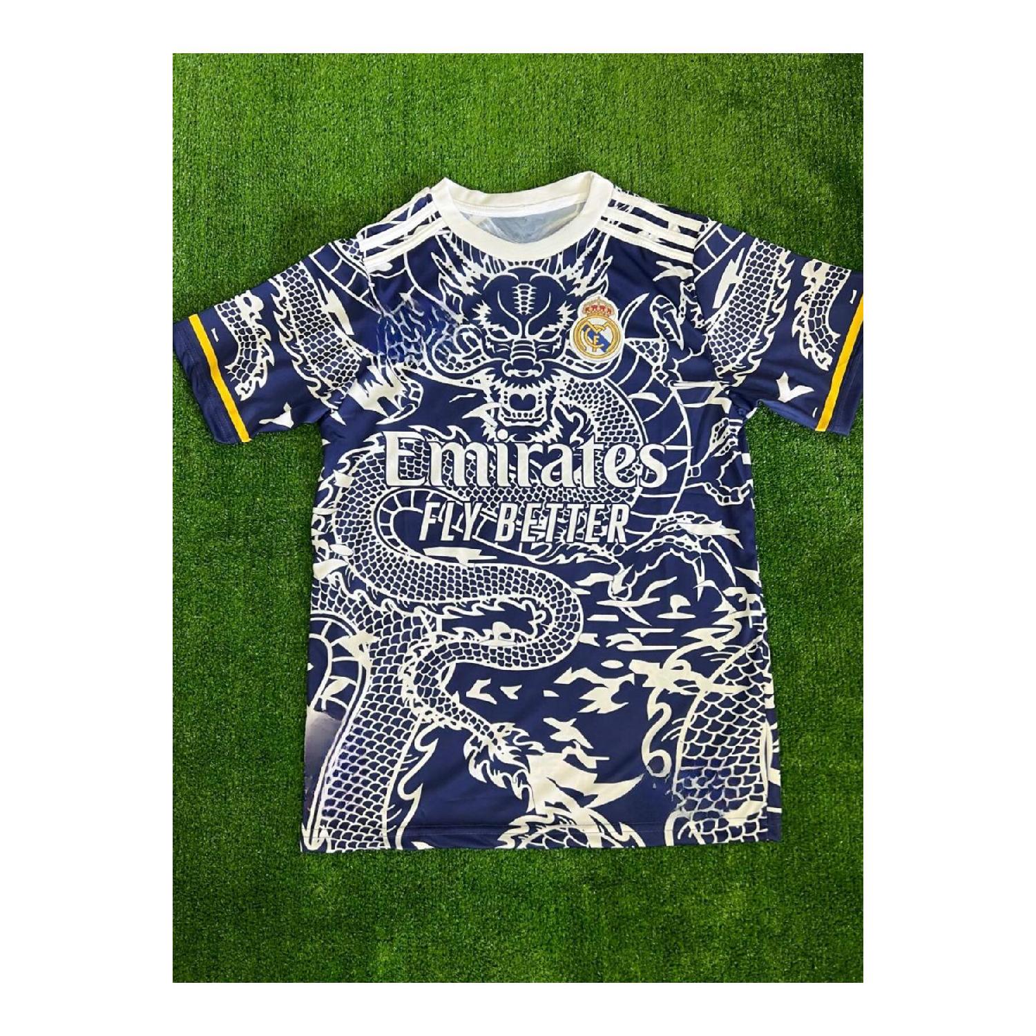 Пустая темно-синяя майка Реал Мадрид со специальным рисунком дракона
Пустая темно-синяя майка Реал Мадрид со специальным рисунком дракона