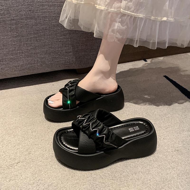 New thick-soled heightening slippers for women s outer wear summer fashionable versatile non-slip one-word beach cool slippers 35 чёрный
New thick-soled heightening slippers for women s outer wear summer fashionable versatile non-slip one-word beach cool slippers 35 чёрный