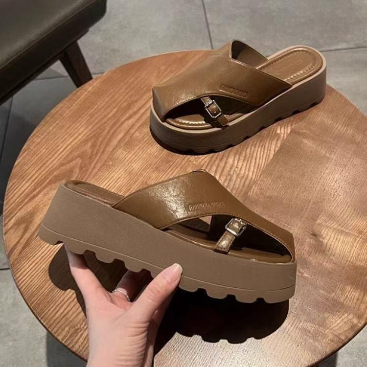Muffin thick bottom heightening versatile lazy fashion cool slippers women s wear 2025 summer new retro bag head half slippers 40
Muffin thick bottom heightening versatile lazy fashion cool slippers women s wear 2025 summer new retro bag head half slippers 40