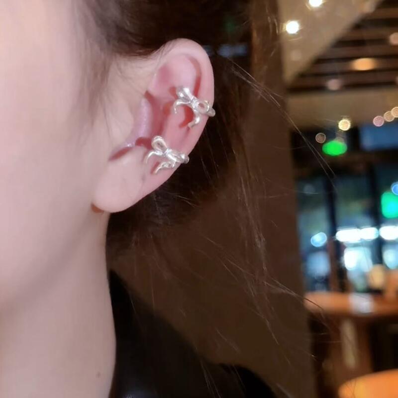 Y2K Aesthetics Silver Color Ribbon Ear Clips Ballet Style Bow-Knot Ear Cuff Women Girl Korean Fashion Kpop Earring Jewelry Gifts
Y2K Aesthetics Silver Color Ribbon Ear Clips Ballet Style Bow-Knot Ear Cuff Women Girl Korean Fashion Kpop Earring Jewelry Gifts