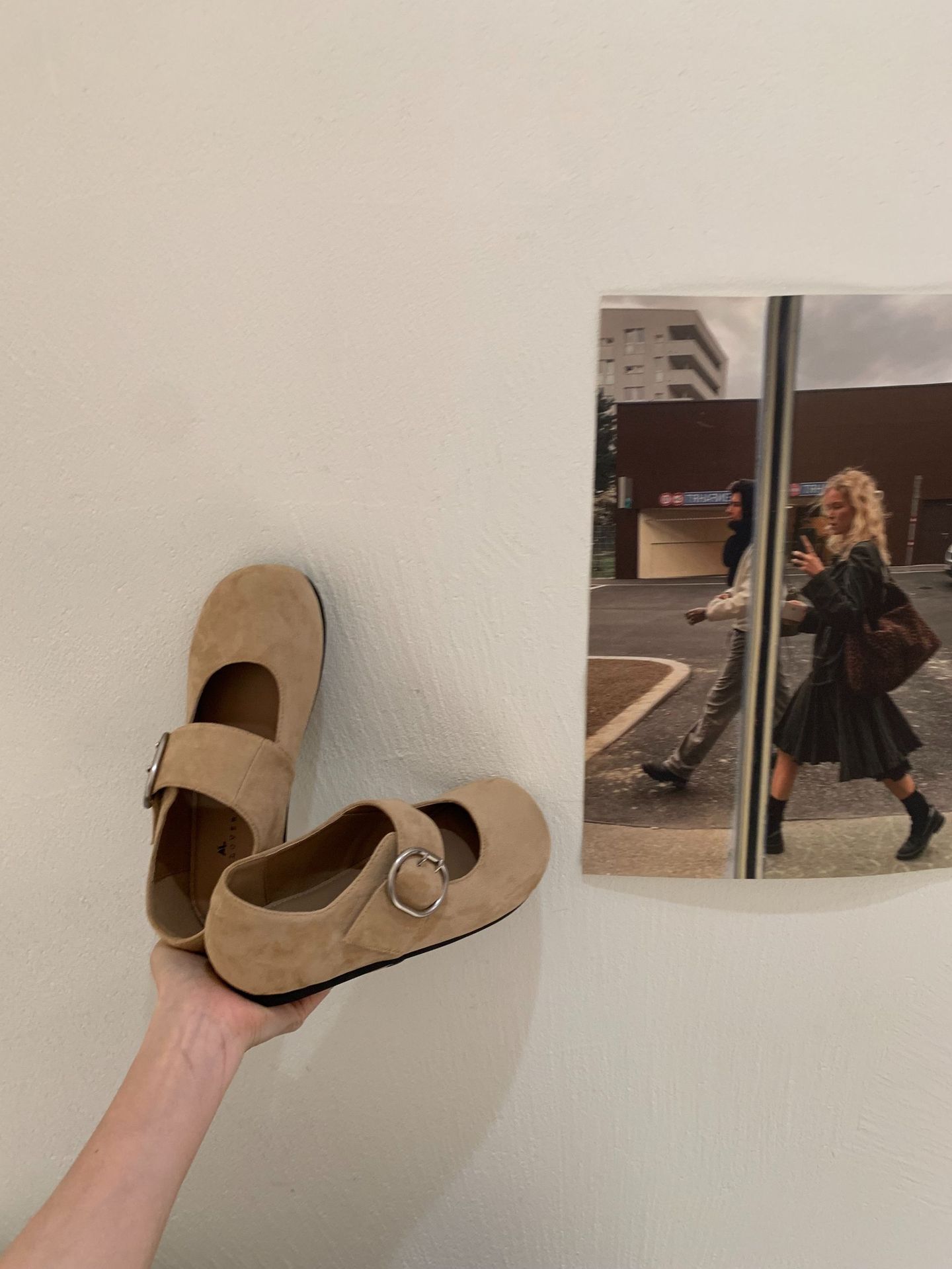 Ретро Мори туфли Мэри Джейн на плоской подошве с пряжкой из одного слова, внутренняя высота увеличивается, осень 2025, новые уродливо-милые одинарные туфли женские 39 хаки
Ретро Мори туфли Мэри Джейн на плоской подошве с пряжкой из одного слова, внутренняя высота увеличивается, осень 2025, новые уродливо-милые одинарные туфли женские 39 хаки