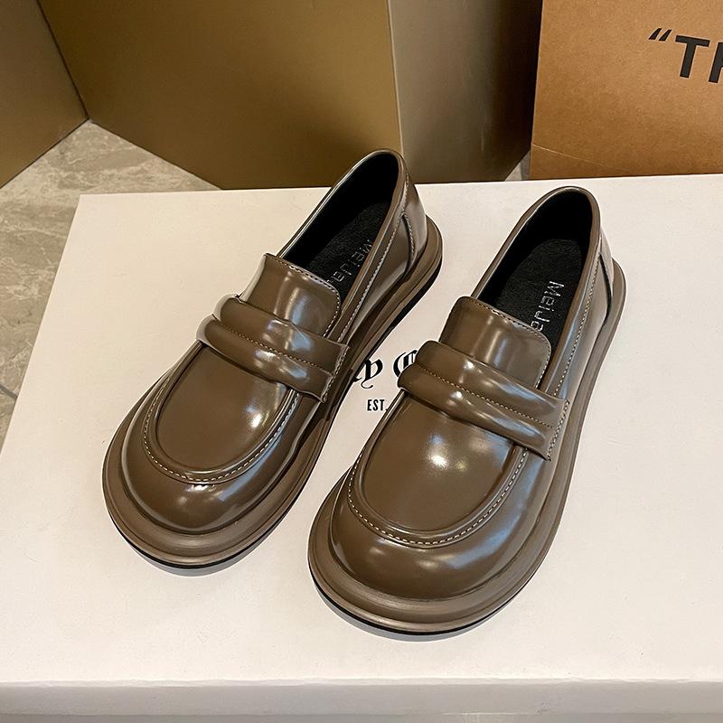 Женская весна и осень 2024 года, новые модные маленькие кожаные туфли Xiaoxiangfeng с одной педалью, повседневные туфли в стиле ретро, одинарные туфли Tide 40
Женская весна и осень 2024 года, новые модные маленькие кожаные туфли Xiaoxiangfeng с одной педалью, повседневные туфли в стиле ретро, одинарные туфли Tide 40