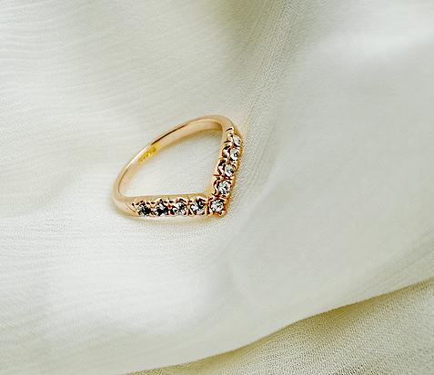 Exquisite V-shaped Unique Design Set Rhinestones Little Finger Ring Tail Ring Wedding Wedding Ring Valentine s Day Gift Female золотий
Exquisite V-shaped Unique Design Set Rhinestones Little Finger Ring Tail Ring Wedding Wedding Ring Valentine s Day Gift Female золотий