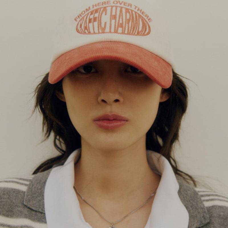 TRAFFIC HARMONY CORDUROY ROUND LOGO DEEP-FIT BALLcap_ORANGE orange
TRAFFIC HARMONY CORDUROY ROUND LOGO DEEP-FIT BALLcap_ORANGE orange