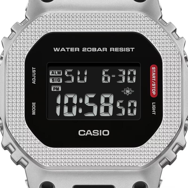 CASIO 5600 series 200 meters waterproof, sound and light alarm, hourly time, Quartz, resin strap, , men s watch, gray dial GM-5600M-1JF срібний
CASIO 5600 series 200 meters waterproof, sound and light alarm, hourly time, Quartz, resin strap, , men s watch, gray dial GM-5600M-1JF срібний