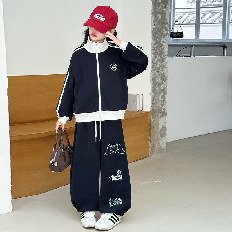 Girls 2025 Trendy Autumn Two-piece Set: Stand-up Collar Jacket & Wide-leg Pants 170 cm
Girls 2025 Trendy Autumn Two-piece Set: Stand-up Collar Jacket & Wide-leg Pants 170 cm