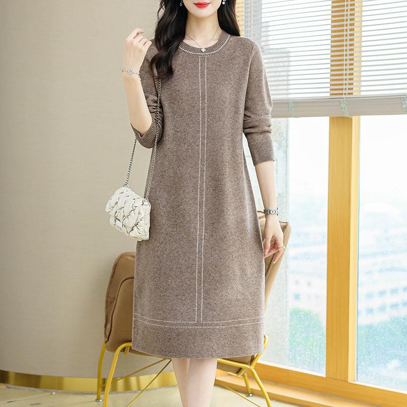 Осенне-зимнее платье женское длинное выше колена свободного большого размера, скрывающее полноту и стройнящее, вязаное базовое платье-свитер M
Осенне-зимнее платье женское длинное выше колена свободного большого размера, скрывающее полноту и стройнящее, вязаное базовое платье-свитер M