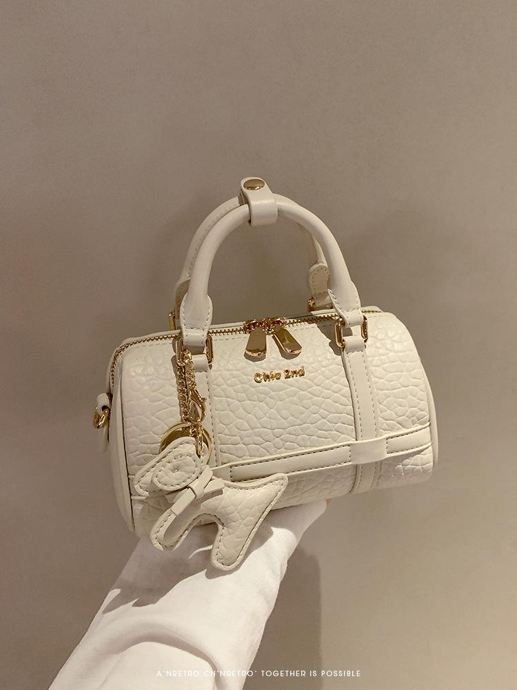 Nanfeng Chiond Sea Manor Pillow Bag New Bag Women s Commuter Handbag One Shoulder Crossbody Bag
Nanfeng Chiond Sea Manor Pillow Bag New Bag Women s Commuter Handbag One Shoulder Crossbody Bag