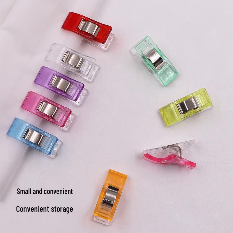 Міцні кольорові маленькі затискачі для шиття та печворку: Пласка головка, Пластик, для кріплення країв та позиціонування полотна
Міцні кольорові маленькі затискачі для шиття та печворку: Пласка головка, Пластик, для кріплення країв та позиціонування полотна