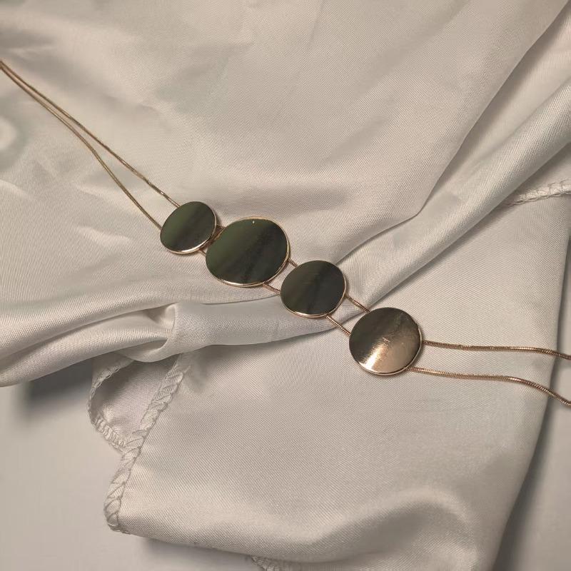 Simple geometric women s long necklace, niche round pendant design, collarbone chain, versatile and high-end item decoration. золотий жовтий колір
Simple geometric women s long necklace, niche round pendant design, collarbone chain, versatile and high-end item decoration. золотий жовтий колір