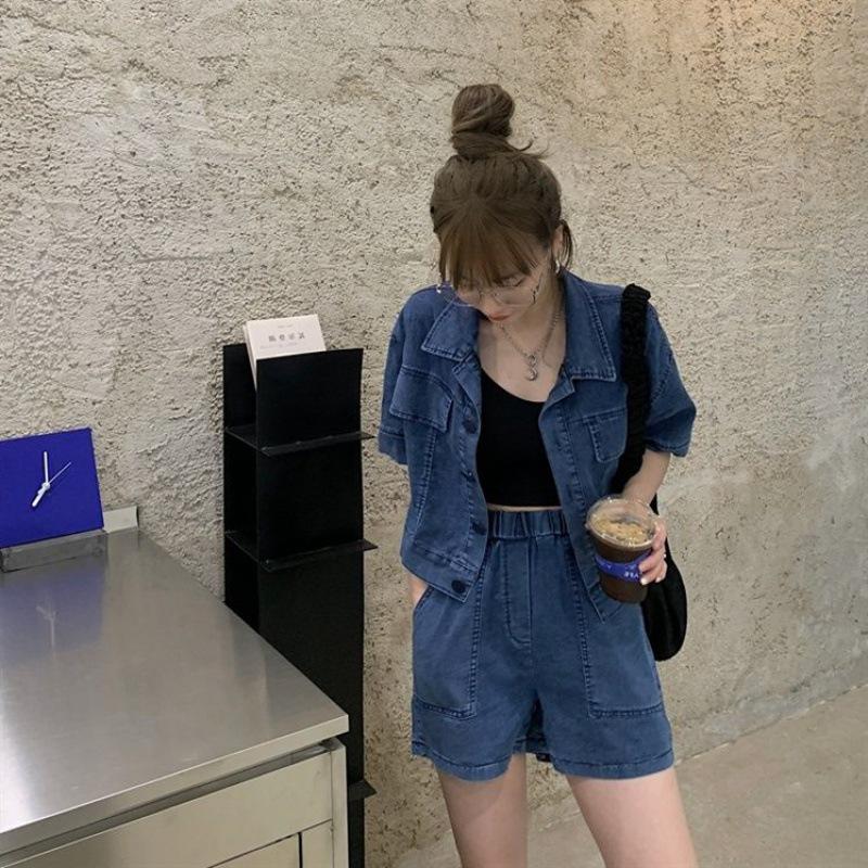 Women s Hong Kong Style Denim Suit: Short-Sleeve Jacket and High-Waisted Shorts Two-Piece Set S
Women s Hong Kong Style Denim Suit: Short-Sleeve Jacket and High-Waisted Shorts Two-Piece Set S