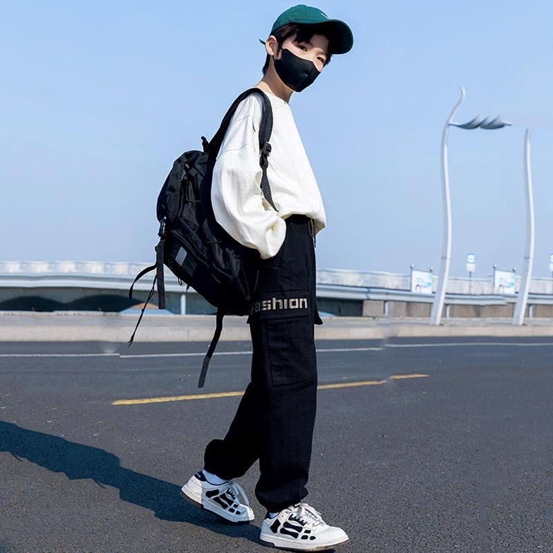 Boys Trendy Cargo Pants: Spring/Autumn Outdoor Sports Wear for Kids - Loose, Casual, and Stylish Design 140 cm
Boys Trendy Cargo Pants: Spring/Autumn Outdoor Sports Wear for Kids - Loose, Casual, and Stylish Design 140 cm