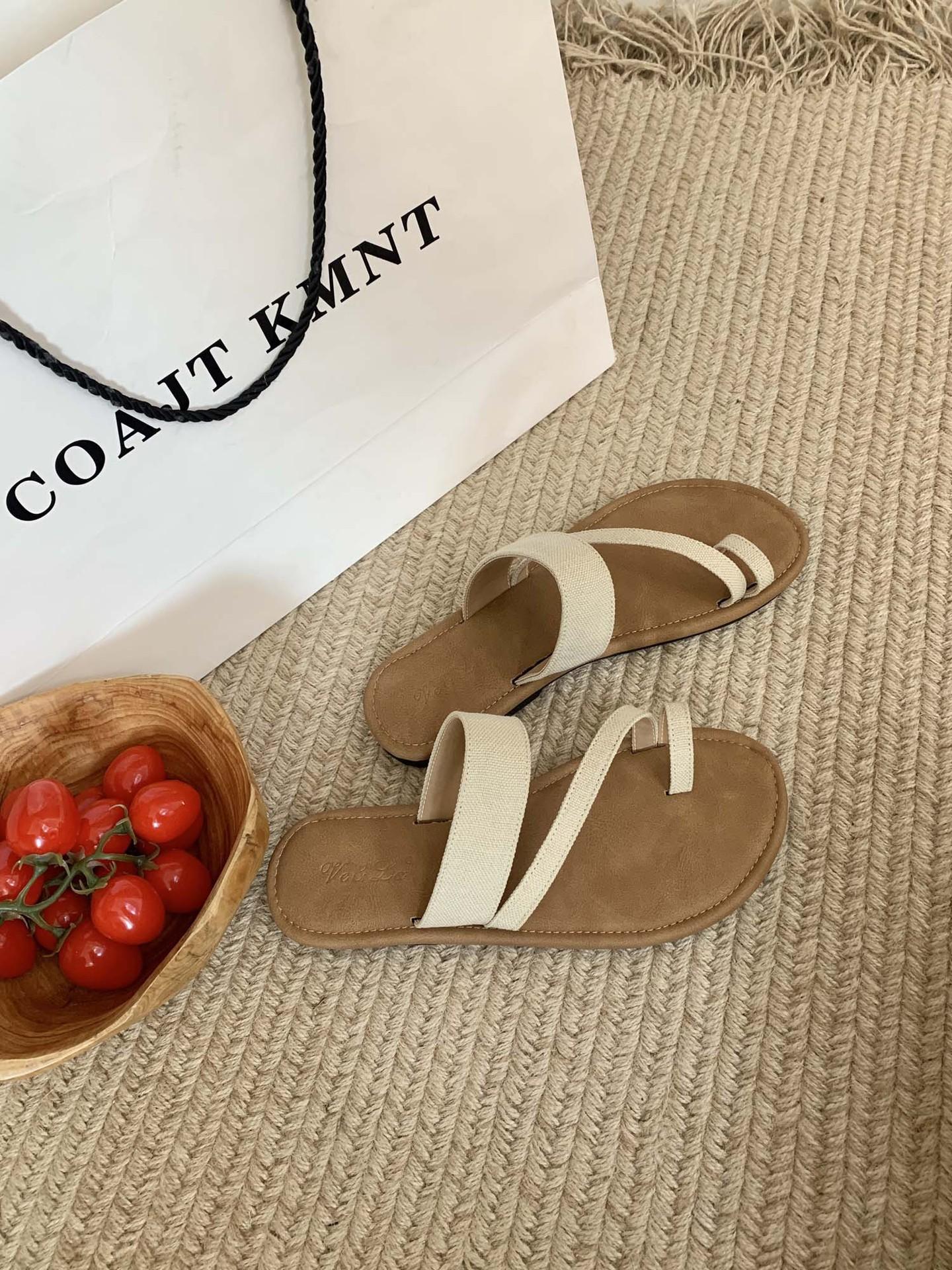 Лето 2025 новые ретро шлепанцы на плоской подошве, ночной бриз, нежные, для отпуска, пляжные, с закрытым носком, прохладные шлепанцы 39 абрикосовый
Лето 2025 новые ретро шлепанцы на плоской подошве, ночной бриз, нежные, для отпуска, пляжные, с закрытым носком, прохладные шлепанцы 39 абрикосовый