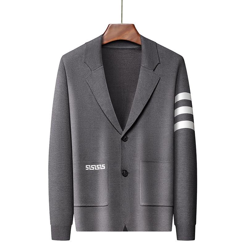 Men s Suit Collar Knitwear Sweater Coat Autumn Winter Three Stripes Pocket Business Leisure Trend Menswear XL сірий колір
Men s Suit Collar Knitwear Sweater Coat Autumn Winter Three Stripes Pocket Business Leisure Trend Menswear XL сірий колір