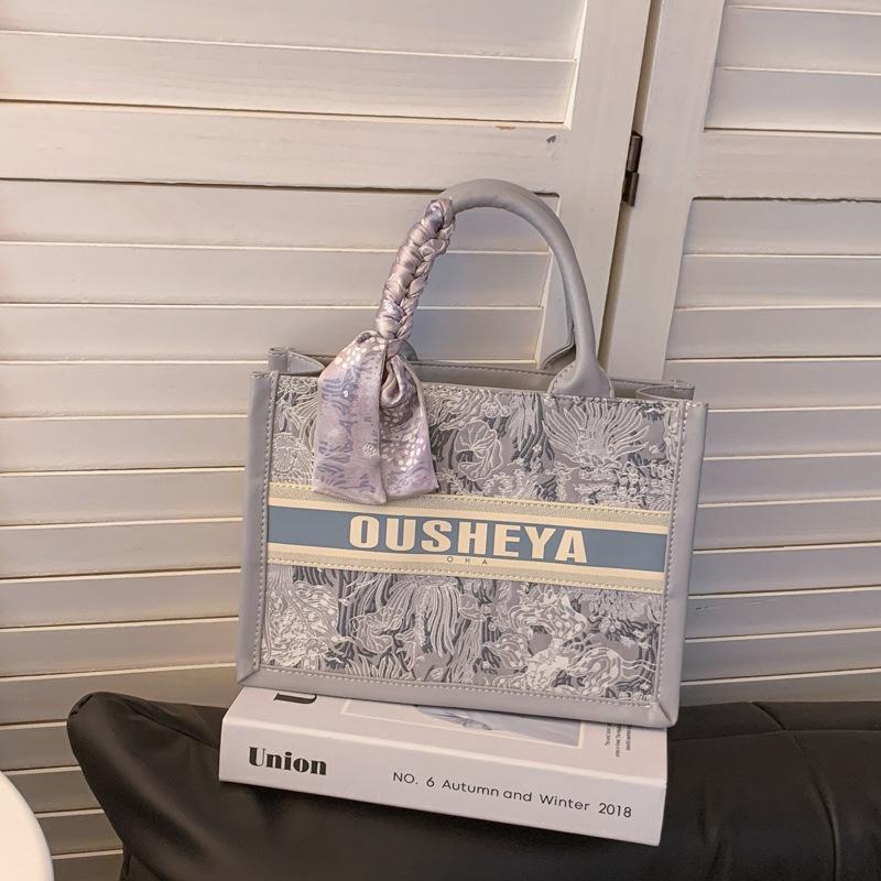 Модная сумка для поездок на работу большой вместимости, женская, 2024, новая, в иностранном стиле, высококачественная, универсальная, портативная сумка-тоут Sense Super Fire
Модная сумка для поездок на работу большой вместимости, женская, 2024, новая, в иностранном стиле, высококачественная, универсальная, портативная сумка-тоут Sense Super Fire