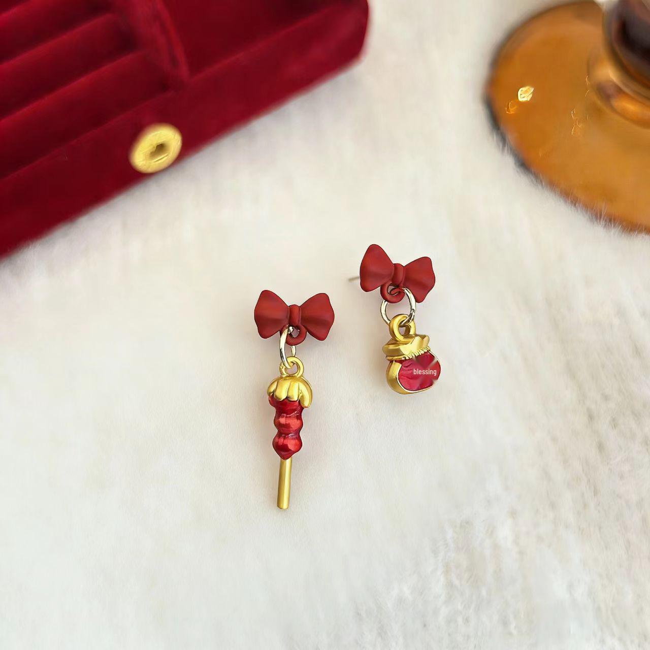 New Red Fú Character Tanghulu Earrings: Light Luxury, Trendy Bow Studs in Modern Chinese Style
New Red Fú Character Tanghulu Earrings: Light Luxury, Trendy Bow Studs in Modern Chinese Style